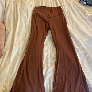 Aerie high rise crossover flare leggings in size large and great condition!